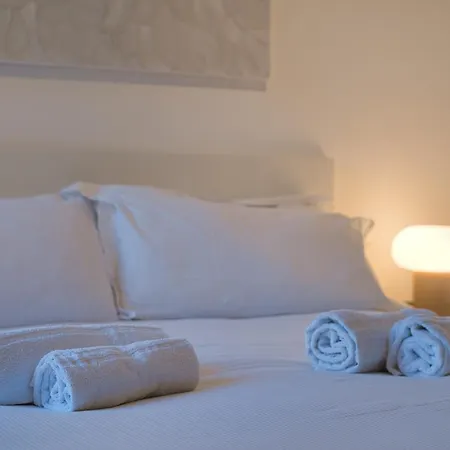 Apartamento Studio Di Lou - With Separate Living Room & Garage Como